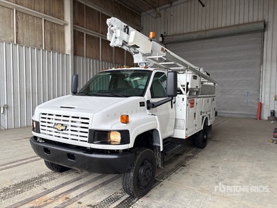 Altec AT200A 30 ft on 2008 GMC C4500 4x4 Camión con Cesta Elevadora