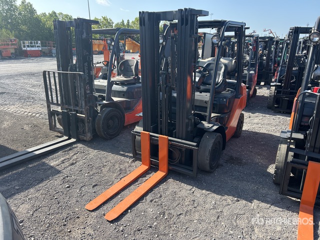 2011 Toyota 8FGU25 4500 lb Pneumatic Tire Forklift
