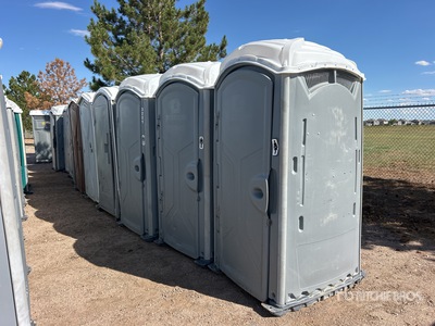 Quantity of (10) Tragbare Toilette