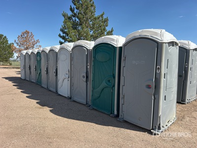 Quantity of (10) Tragbare Toilette