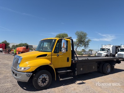 2004 International 4300 4x2 Portavheiculos