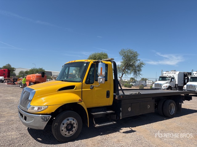 2004 International 4300 4x2 Rollback Truck