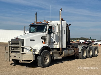 2005 Kenworth T800 8x6 Sleeper Hooklift Truck