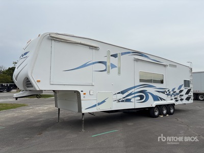 2010 Weekend Warrior RDK3805 38 ft T/A Travel Trailer