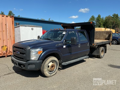 2015 Ford F-350 Super Duty XL Flatbed Truck