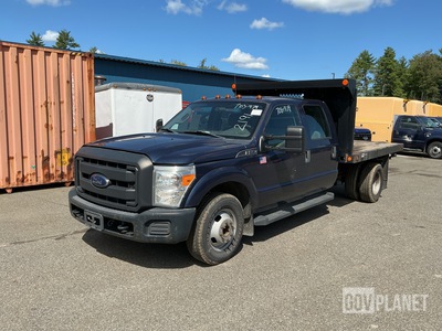 2015 Ford F-350 Super Duty XL Flatbed Truck