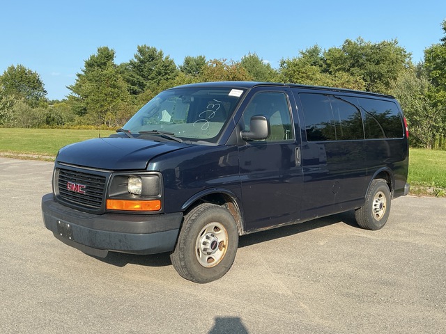 2016 GMC Savana LS 2500 Passenger Van