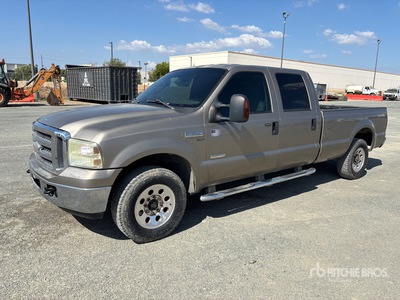 2005 Ford F-350 XLT 4x2 Crew Cab Pickup