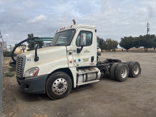 2012 Freightliner Cascadia 125 6x4 T/A Day Cab Truck Tractor (Inoperable)