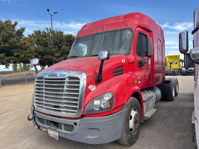 2016 Freightliner Cascadia 113 6x4 T/A Sleeper Truck Tractor 2016 Freightliner Cascadia 113 6x4 T/A Sleeper Truck Tractor
