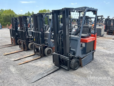 2001 Toyota 7FBCU15 2600 lb شاحنة رفع كهربائية