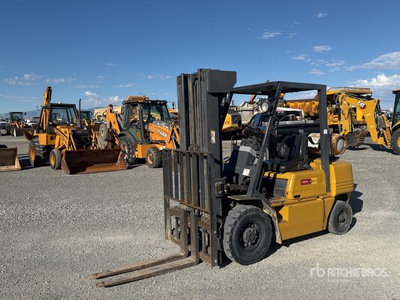 Komatsu FG25-6 3730 lb Pneumatic Tire Chariot Élévateur