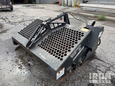 2013 Bobcat LR6B 68 in جرافة انزلاقية التوجيه للتصميم وتجميل الأراضي