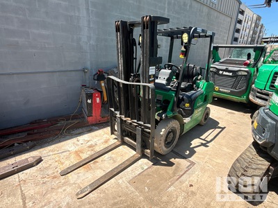 2015 Mitsubishi FG25NGLP 4500 lb Pneumatic Tire Heftruck