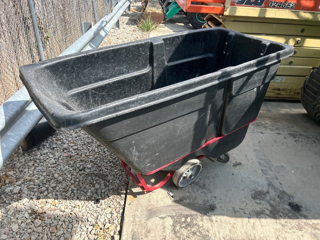 2019 Rubbermaid 1316 1 cyd Trash Cart