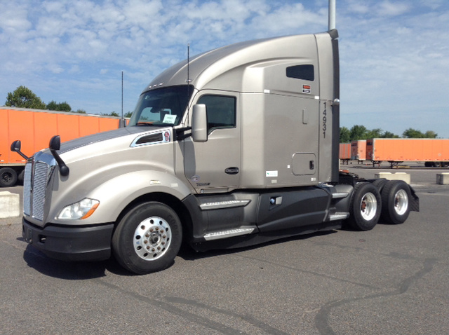 2016 Kenworth T680 T/A Sleeper Truck Tractor 2016 Kenworth T680 T/A Sleeper Truck Tractor