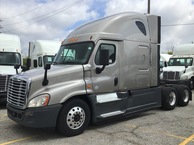 2014 Freightliner Cascadia 125 T/A Sleeper Truck Tractor 2014 Freightliner Cascadia 125 T/A Sleeper Truck Tractor