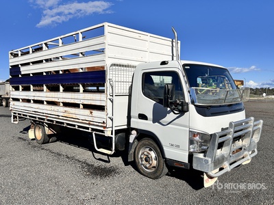 2007 Mitsubishi FUSO Canter 7/800 4x2 Camion para ganado