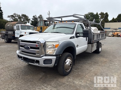 2012 Ford F-550 XL 4x2 Side lift gate Camion à Plateau