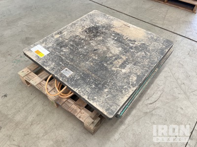 Quantity of (4) 900 mm x 900 mm 35 Tonne UHMW Poly クレーンマット