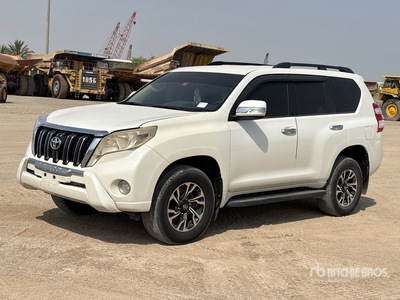 2015 Toyota Prado 4x4 سيارة رياضية متعددة الاستخدامات