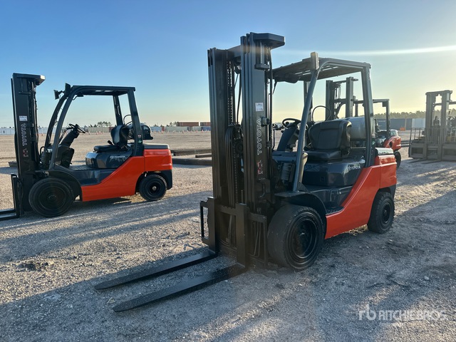2020 Toyota 8FGU32 6500 lb Forklift