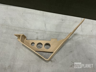(5) Navistar Defense 3690678C1L Vehicular Components Brackets