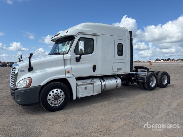 2016 Freightliner Cascadia 125 6x4 T/A Sleeper Truck Tractor