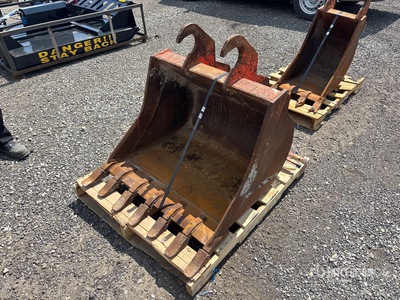 36 in Digging Excavator Bucket