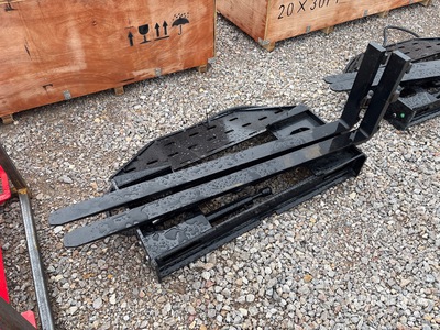 2026 GIYI GY-SF60 60 in Side Shift Skid Steer Forks (Unused)