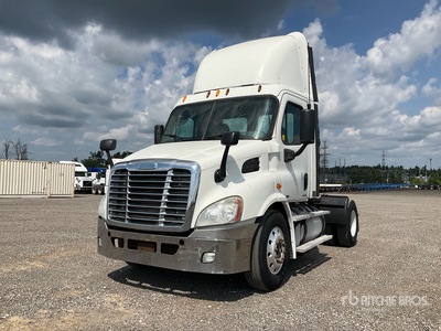 2012 Freightliner Cascadia 113 4x2 S/A Dagcabine Trekker