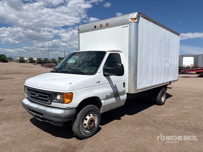 2004 Ford E-350 4x2 Moving Van Truck