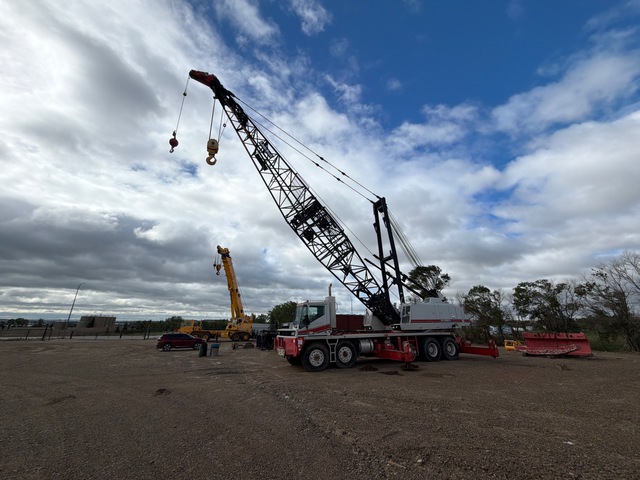 2011 Link-Belt HC-238HII 150 ton Lattice-Boom Truck Crane