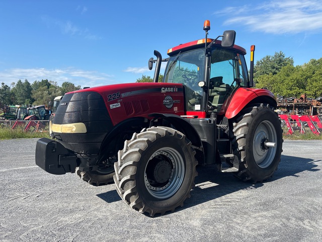 2013 Case IH Magnum 225 4WD Tractor 2013 Case IH Magnum 225 4WD Tractor