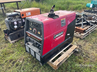 Lincoln Ranger 305G 300 A Stick Multi-Operator Welder (Inoperable)