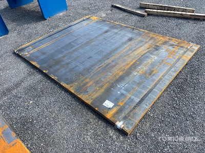 Quantity of (2) 2025 Kit Containers 72x95x.75" Stalen platen