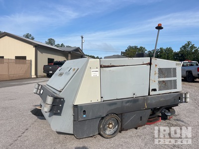 2023 Nilfisk 7765 Ride-On جهاز تنظيف الأرضيات