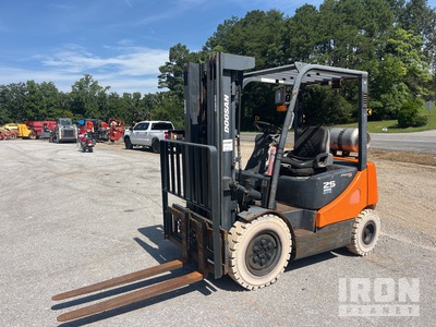 2016 Doosan G25-E 4600 lb Pneumatic Tire رافعة شوكية