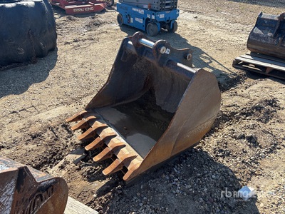 34 in Digging Excavator Bucket