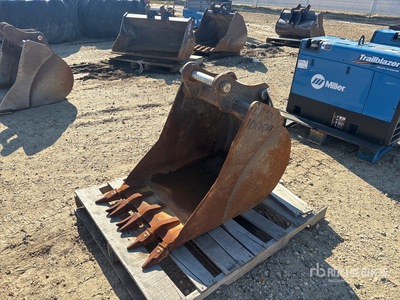 22 in Digging Excavator Bucket