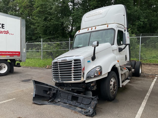 2017 Freightliner Cascadia 125 6x4 T/A Day Cab Truck Tractor (Inoperable)