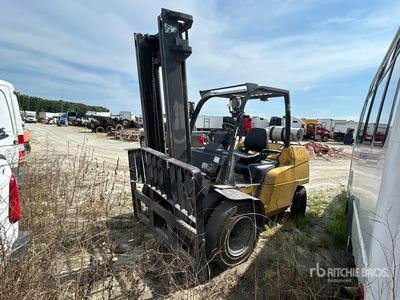 Mitsubishi P10000 10000 lb Pneumatic Tire Forklift