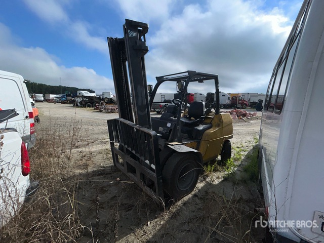 Mitsubishi P10000 10000 lb Pneumatic Tire Forklift