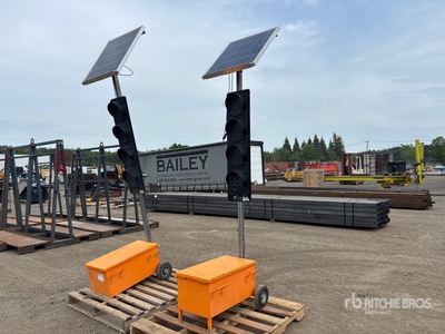 Quantity of (2) Solar Traffic Light