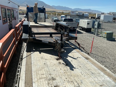 2005 JLG Scissor Lift Trailer