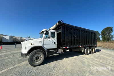 1998 Freightliner FL 106 6x4 Ejector Refuse T / A-kiepwagen