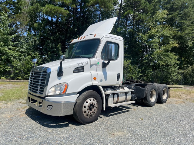 2017 Freightliner Cascadia 113 6x4 T/A Day Cab Truck Tractor 2017 Freightliner Cascadia 113 6x4 T/A Day Cab Truck Tractor