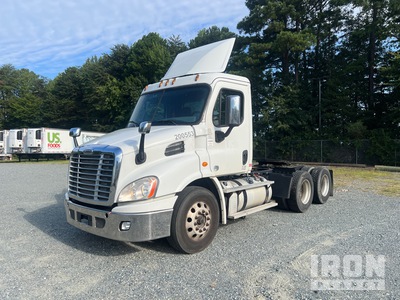 2016 Freightliner Cascadia 113 6x4 T/A Day Cab Truck Tractor