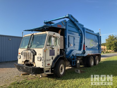 2018 Peterbilt 520 6x4 Front Loader Waste Collection Truck