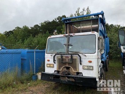 2005 Peterbilt 320 8x4 Front Load Dumpster Waste Collection Truck